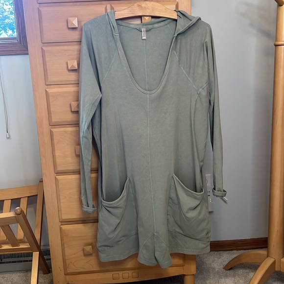 EUC Free People Movement XS Hot Shot Long Sleeve Romper - Picture 5 of 7